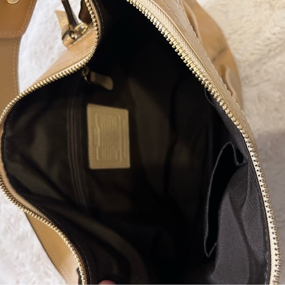 COACH | BEIGE PATENT LEATHER BAG | PLEATED BUCKLE STRAP | HOBO SHOULDER PURSE - Picture 11 of 15